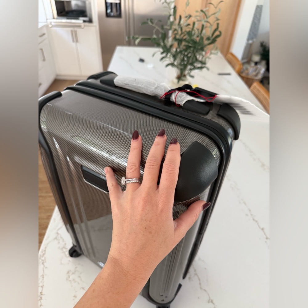 Tumi Vapor 22" International Carry-On
Hardcase Spinner Luggage Fossil NWT $675 - Picture 6 of 17